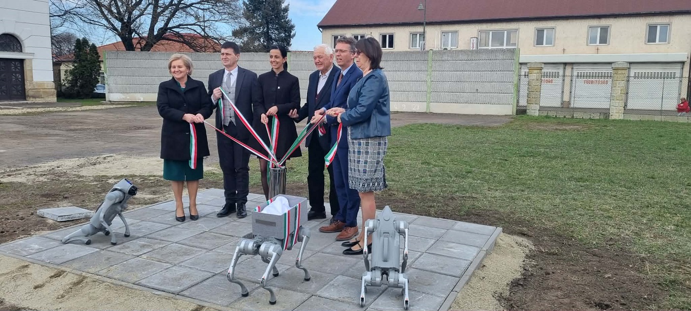 Alapkőletétel és időkapszula elhelyezés Szerencsen